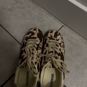 Cushionaire Women's Brown and Cream Cow Print Sneakers